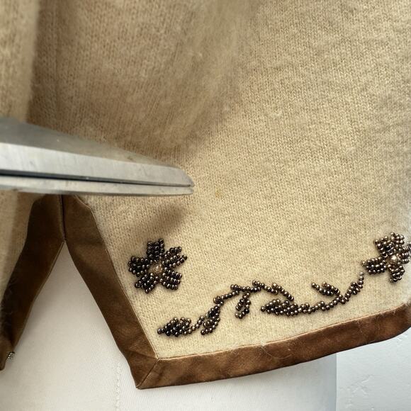 Cardigan Sweater Vintage 1950s Crewneck Cream Women Size S/M Floral Beadwork - Picture 16 of 16